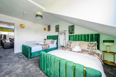 -3F421- For your Relaxed, Cosy stay, Free Parking Apartment in Dewsbury