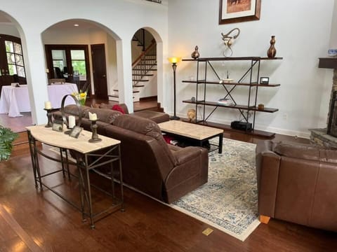 Living room, Seating area