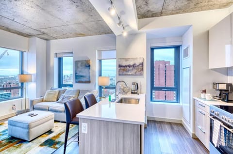Kitchen or kitchenette, Living room, Seating area, Dining area