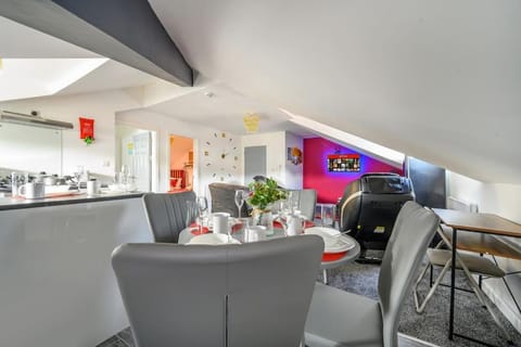 -4F421- For your Relaxed,Cosy stay,Free Parking Apartment in Dewsbury