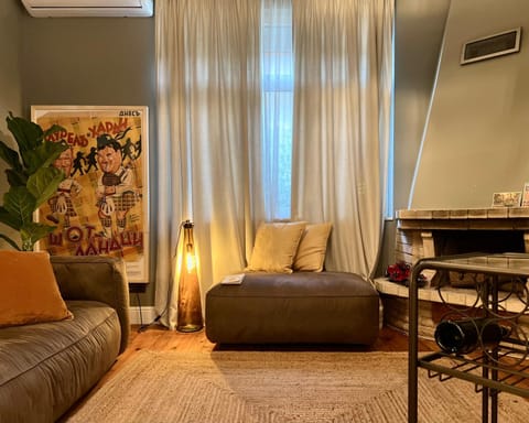 Living room, Seating area, air conditioner