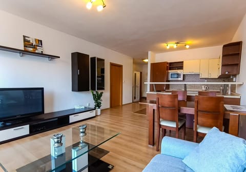 Communal lounge/ TV room, Kitchen or kitchenette, Living room, Dining area