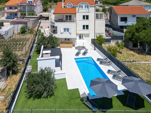 Garden, Swimming pool, sunbed