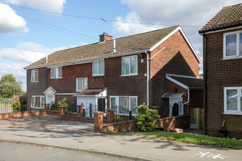 Wickersley House, Rotherham for contractors & Families, free parkin, wifi, modern Apartment in England