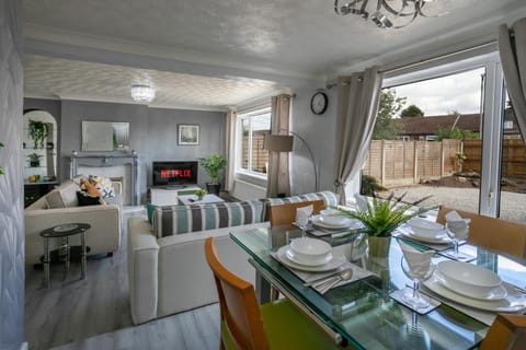 Wickersley House, Rotherham for contractors & Families, free parkin, wifi, modern Apartment in England