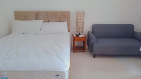 Bed, Seating area