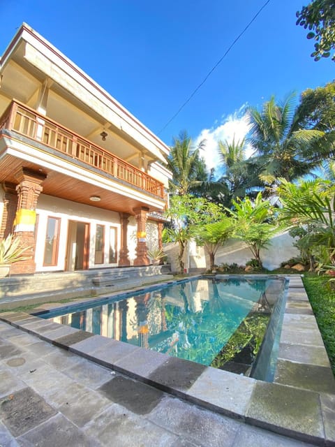 Property building, Day, Pool view, Swimming pool, Swimming pool