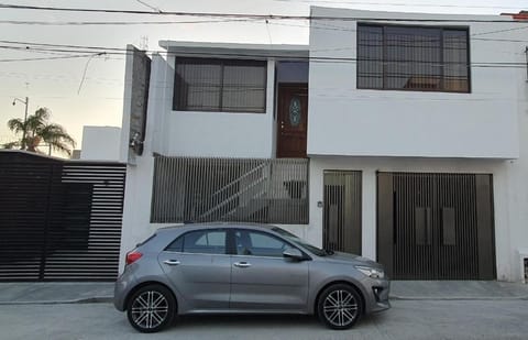 Esmeralda House in Santiago de Queretaro