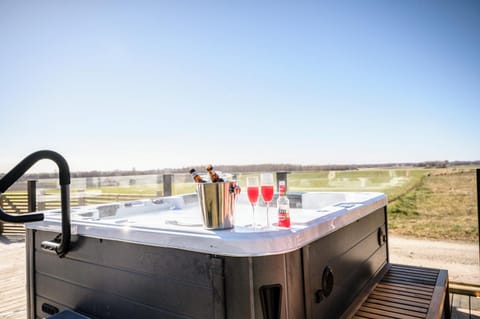 Day, Natural landscape, Hot Tub, Garden view