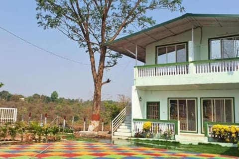 Property building, Day