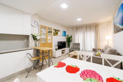 Communal lounge/ TV room, Dining area