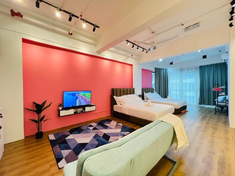 Photo of the whole room, Seating area
