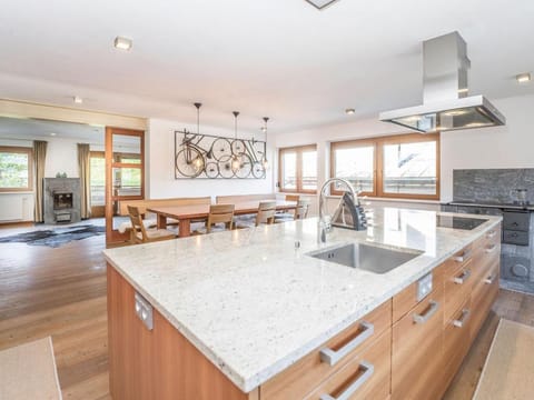 Kitchen or kitchenette, Seating area, Dining area, stove