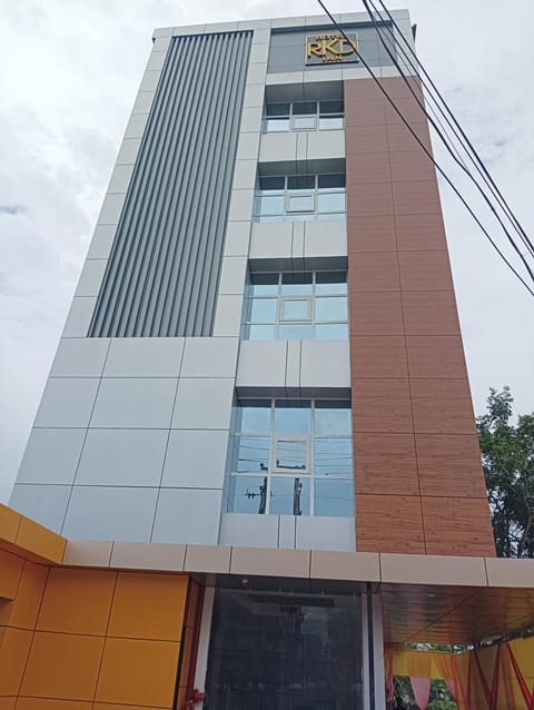 Property building, Day