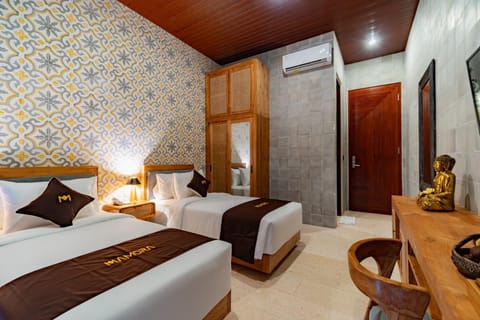 Bed, TV and multimedia, Photo of the whole room, Seating area, Bedroom, wardrobe, air conditioner