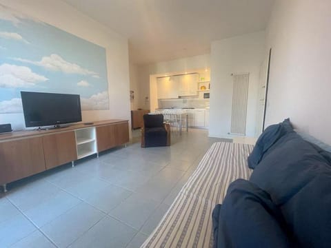 Communal lounge/ TV room, TV and multimedia, Kitchen or kitchenette, Living room, Seating area, Evening entertainment