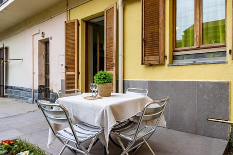 Property building, Patio, Day, Summer, Seating area, Dining area, Inner courtyard view