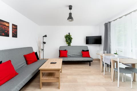Communal lounge/ TV room, TV and multimedia, Living room, Seating area, Dining area, Evening entertainment