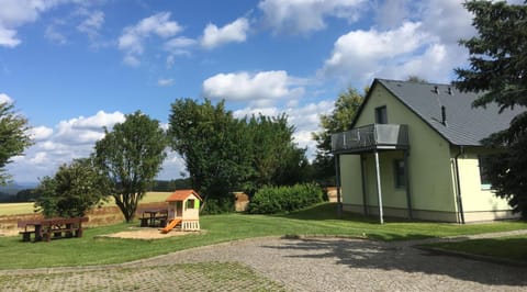 Property building, Day, Natural landscape, Garden, Garden view