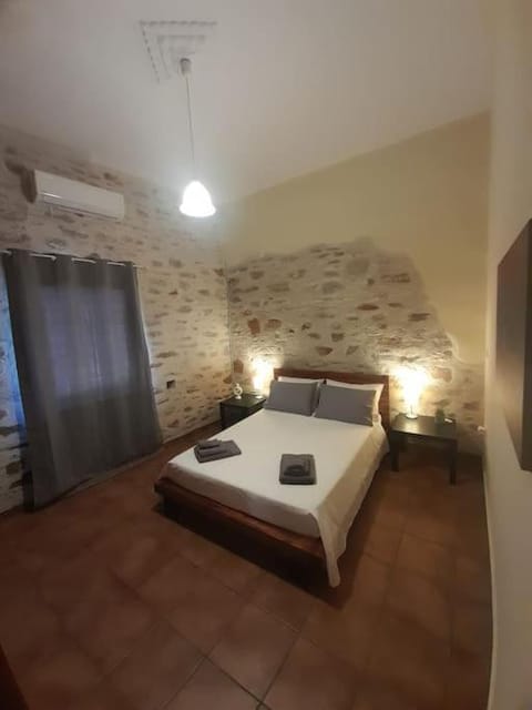 Bed, Photo of the whole room, Bedroom, air conditioner