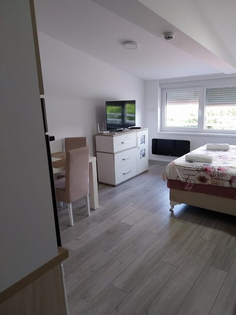 TV and multimedia, Kitchen or kitchenette, Bedroom