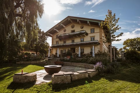 Property building, Garden, Balcony/Terrace