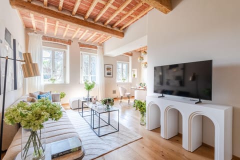 Letters from Lucca Contemporary 2 Bedrooms 2 Bathrooms Apartment Apartment in Capannori