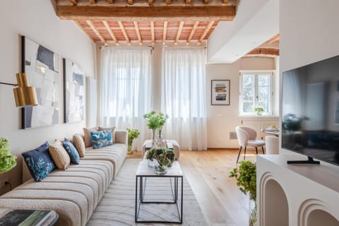 Letters from Lucca Contemporary 2 Bedrooms 2 Bathrooms Apartment Apartment in Capannori