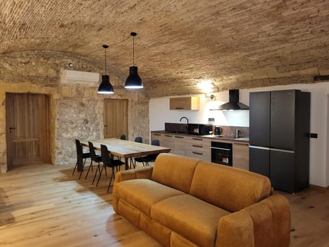 Kitchen or kitchenette, Lounge or bar, kitchen, air conditioner