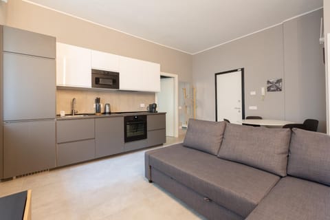 Kitchen or kitchenette, Seating area, oven