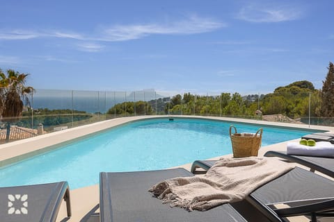 Patio, Day, Natural landscape, View (from property/room), Balcony/Terrace, Mountain view, Pool view, Sea view, Swimming pool, sunbed