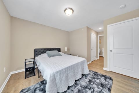 Stonecrest 620, 2Bd Apt I Free Parking I Pool Apartment in New Albany