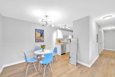 Stonecrest 623, 2Bd Apt I Free Parking I Pool Apartment in New Albany