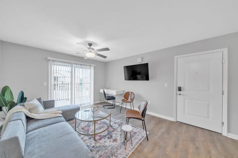 Stonecrest 623, 2Bd Apt I Free Parking I Pool Apartment in New Albany