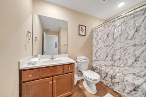 Stonecrest 701, 2Bd Apt I Free Parking I Pool Apartment in New Albany