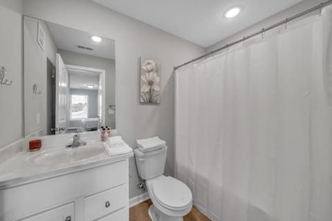 Stonecrest 716, 2Bd Apt I Free Parking I Pool Apartment in New Albany