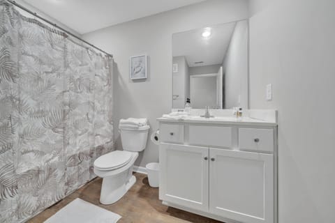 Stonecrest 712, 2Bd Apt I Free Parking I Pool Apartment in New Albany