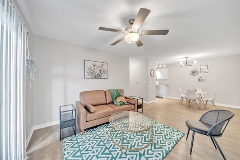 Stonecrest 713, 2Bd Apt I Free Parking I Pool Apartment in New Albany