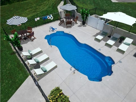 Stonecrest 717, 2Bd Apt I Free Parking I Pool Apartment in New Albany