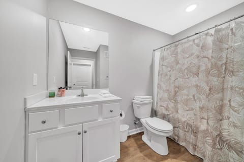 Stonecrest 722, Modern 2Bd Apt I Parking I Gym Apartment in New Albany