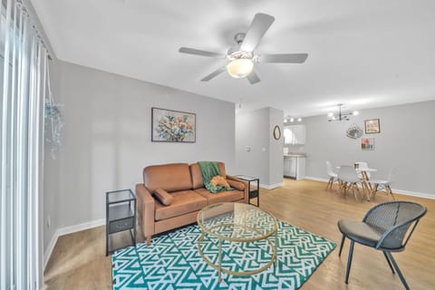 Stonecrest 722, Modern 2Bd Apt I Parking I Gym Apartment in New Albany