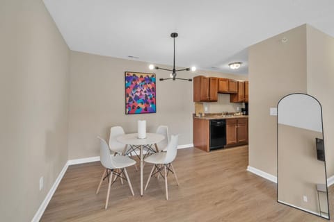 Stonecrest 822, 2Bd Apt I Free Parking I Pool Apartment in New Albany