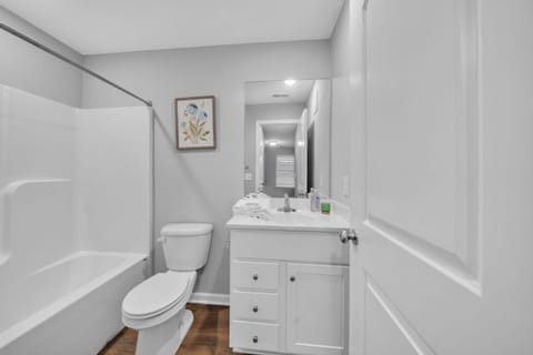 Stonecrest 910, 2Bd Apt I Free Parking I Pool Apartment in New Albany