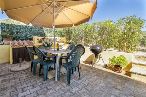 Property building, Day, BBQ facilities