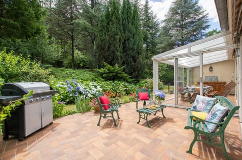BBQ facilities, Dining area, Garden view