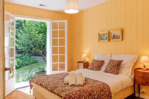 Bed, Photo of the whole room, Bedroom, Garden view, towels