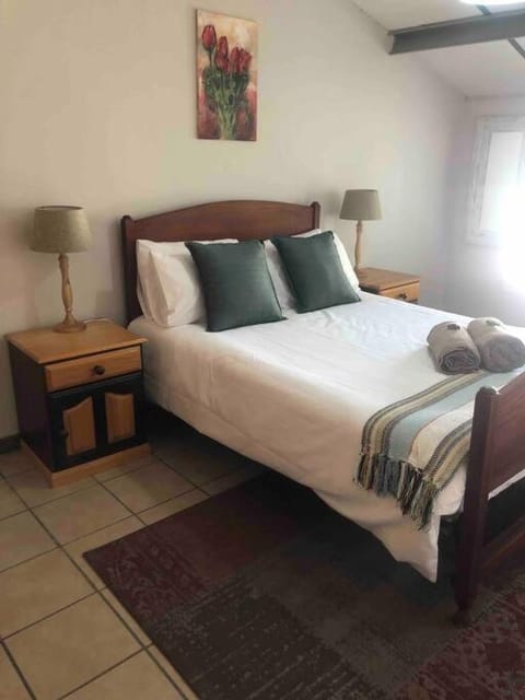 Winecellar Cave, on wine farm & where lions roar! House in Stellenbosch