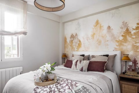 Bed, Photo of the whole room, Bedroom