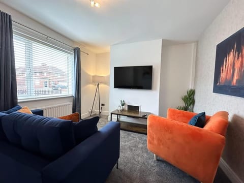 Turton House by Blue Skies Stays House in England