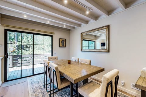 Modern Mountain Getaway Apartment in Palisades Tahoe (Olympic Valley)